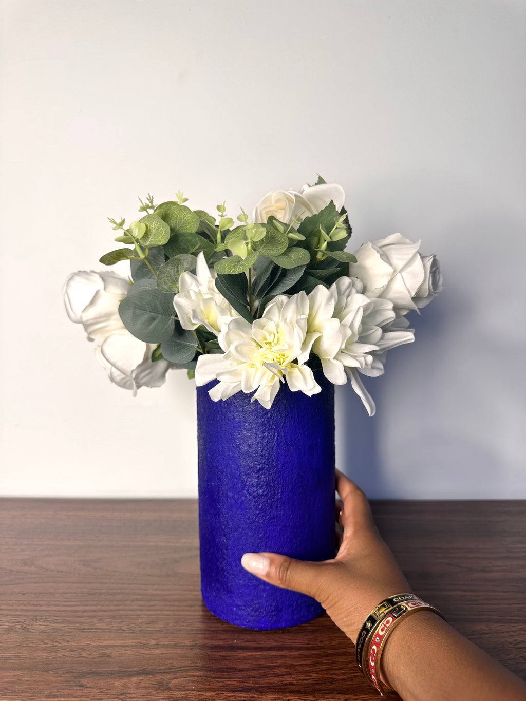 VASE EN VERRE CYLINDRIQUE TEXTURÉ BLEU PROFOND