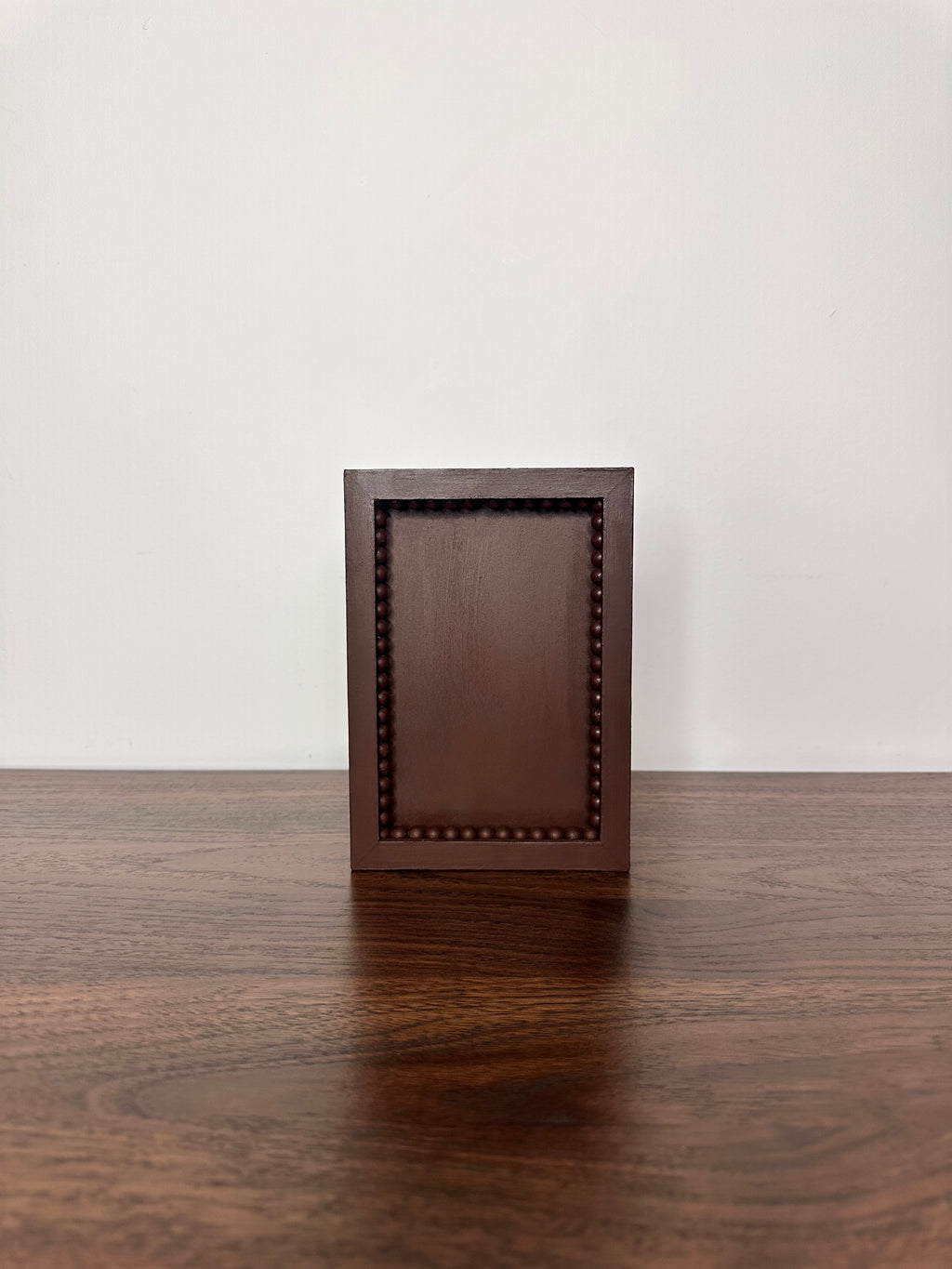 PLATEAU RECTANGULAIRE MARRON  AVEC PERLES RANGEMENT BIJOUX/ ACCESSOIRES
